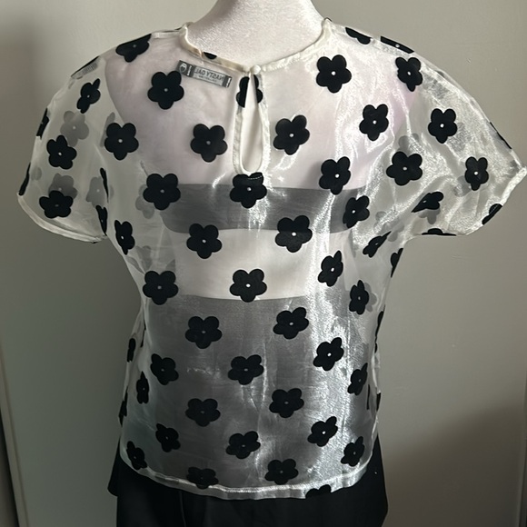 Nasty Gal Women’s Boxy Shimmering Sheer Felt Floral Appliqué Festival Summer Top - Picture 6 of 9